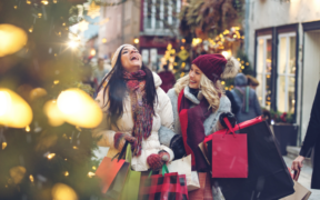 More Aussies slip off for Christmas shopping